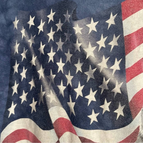 Vintage 2001 The Mountain Jeremy Paul Wolf American Flag Blue T-shirt Size 2XL - Picture 7 of 13